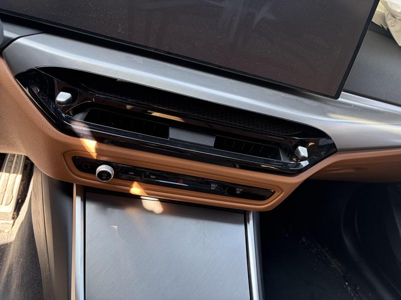 BMW G20 LCİ ORTA KALORİFER IZGARASI ÇIKMA ORJİNAL