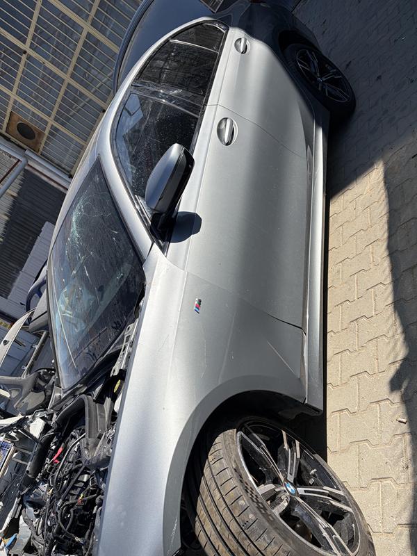 BMW G20 SOL ÖN KAPI ÇIKMA ORJİNAL C4W