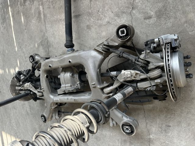 BMW G60 520İ ARKA DİNGİL TRAVERS ORJİNAL ÇIKMA
