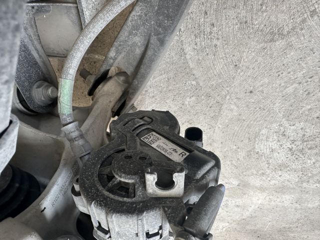 BMW G60 520İ SAĞ ARKA EL FREN MOTORU 34208843108