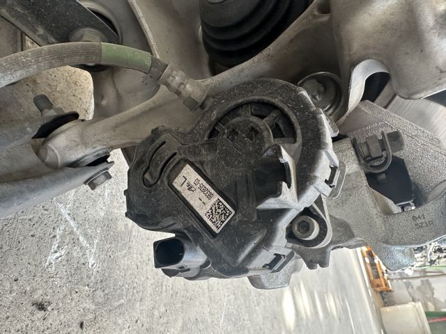 BMW G60 520İ SOL ARKA EL FREN MOTORU 34208843107
